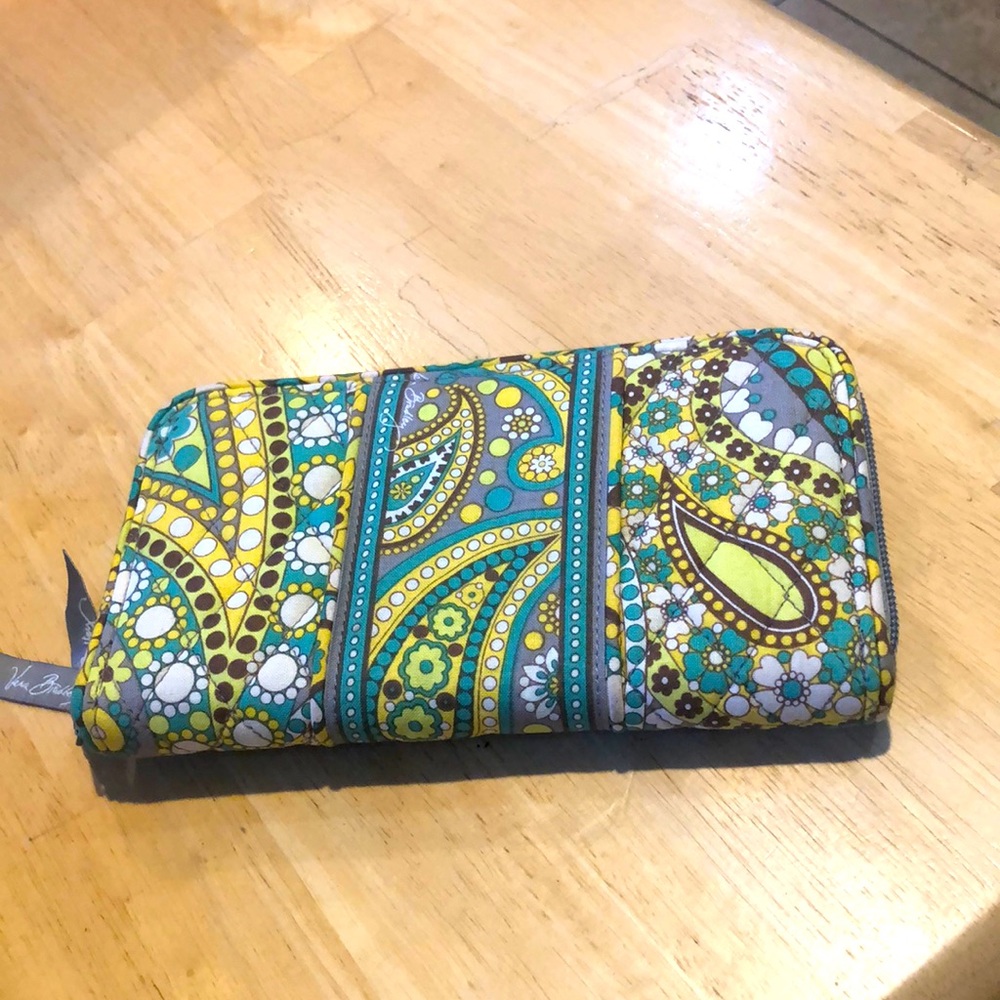 NEW  WOT Vera Bradley beautiful Wallet
